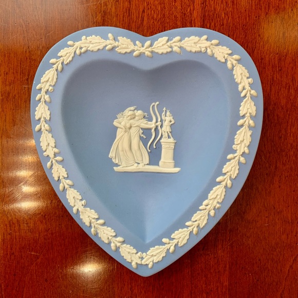 Wedgwood Jasperware Blue Heart Shaped Small Trinket Plate Dish - Made In England - Picture 1 of 3